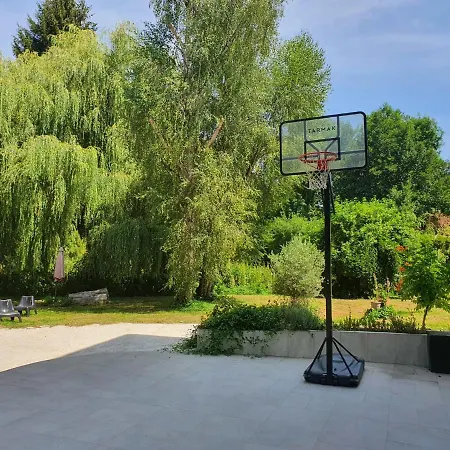Moulin Renove Avec Piscine Interieure Et Squash וילה